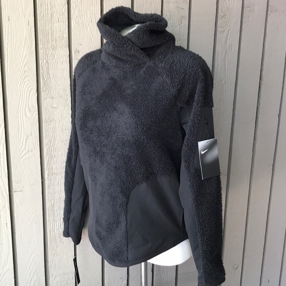 Nike Tops - Nike Training Women’s Fleece Pullover (Size XS)